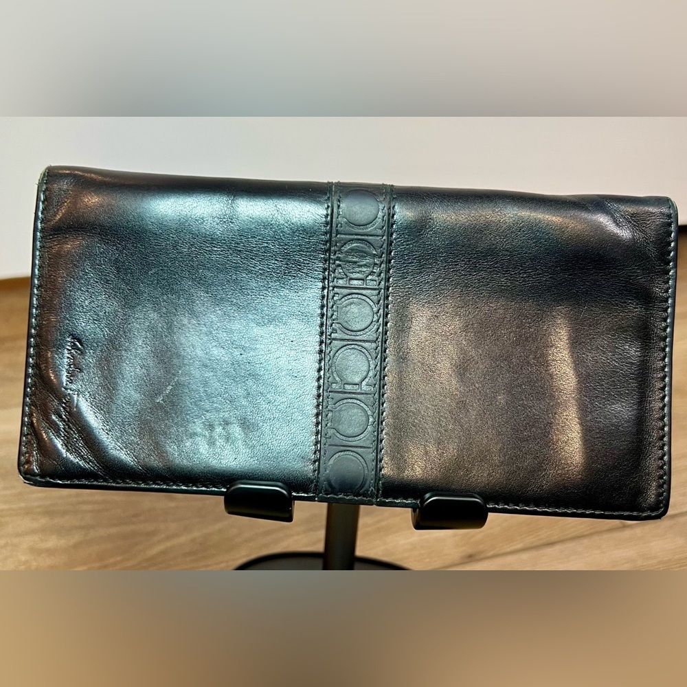 SALVATORE FERRAGAMO Ganchini Leather Wallet in Black